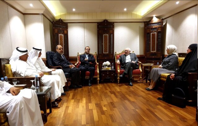 Zarif meets with Iran-Kuwait friendship association members