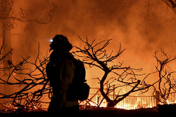ادامه آتش‌سوزی در کالیفرنیا