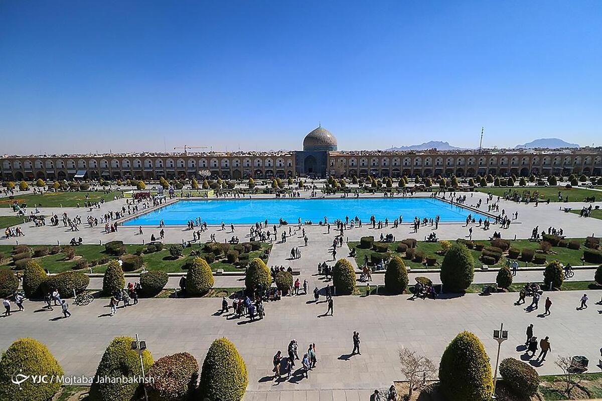 بارش رحمت الهی بر سر مهمانان نوروزی در شیراز