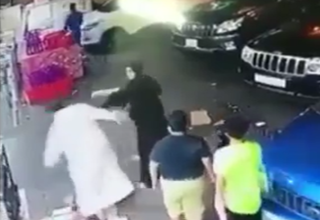 زد و خورد زن و مرد سعودی در خیابان