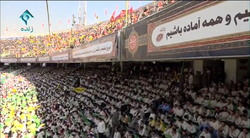 لحظه شورانگیز حضور رهبر معظم انقلاب در بین بسیجیان در ورزشگاه صد هزار نفری آزادی + فیلم
