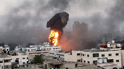 فیلمی از لحظه وحشتناک بمباران دفاتر رسانه‌ای در غزه