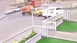 تصادف عجیب ماشین پلیس در هنگام تعقیب و گریز + فیلم