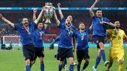 استقبال ایتالیایی‌ها از فوتبالیست‌های کشورشان + فیلم