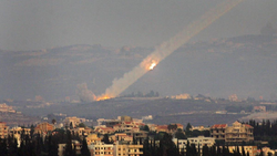 لحظه اصابت راکت حزب‌الله لبنان به شهرک صهیونیست‌نشین + فیلم