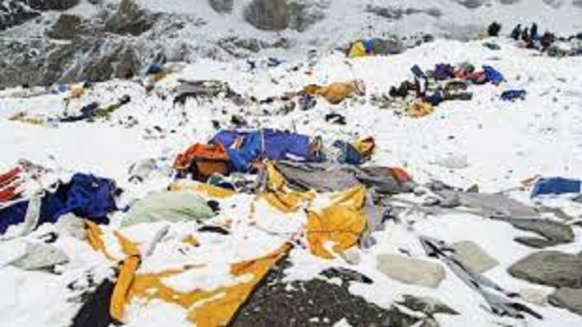 مرتفع‌ترین کمپ اورست پر از زباله‌های یخ زده است + فیلم