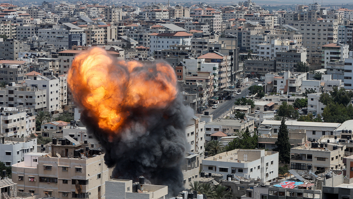 بمباران یک کلیسای تاریخی در غزه + فیلم